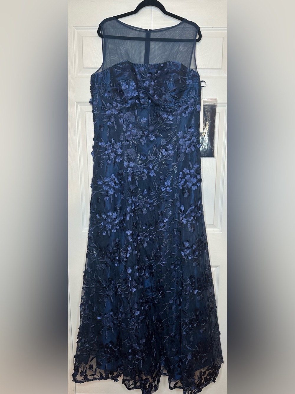 Sleeveless Navy Floral Lace Evening Dress NWT Size 18 M124X - Picture 1 of 3